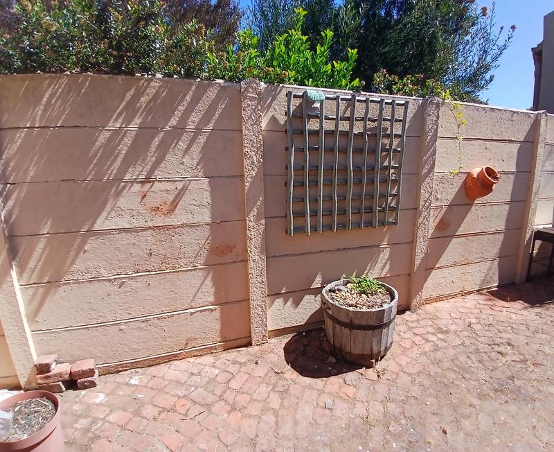 2 Bedroom Property for Sale in Stilbaai Wes Western Cape